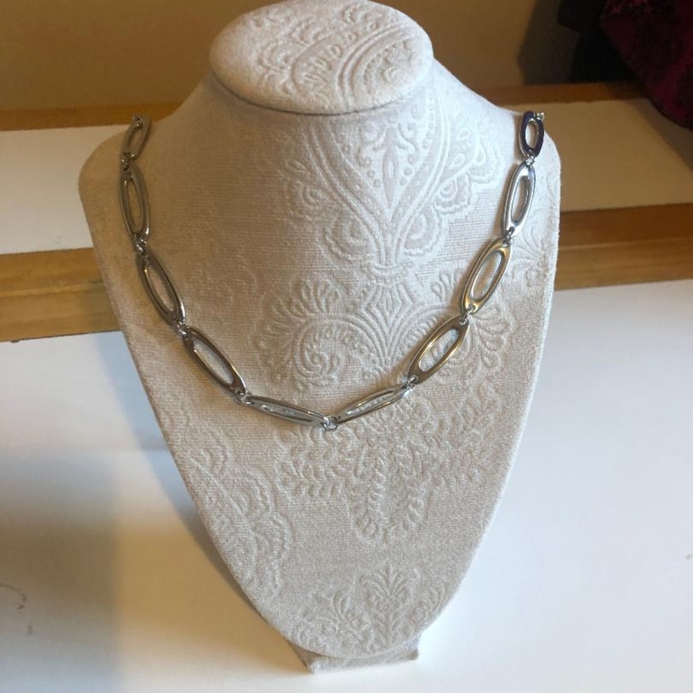 NWT SILVER TONE ADJUSTABLE LINK NECKLACE
